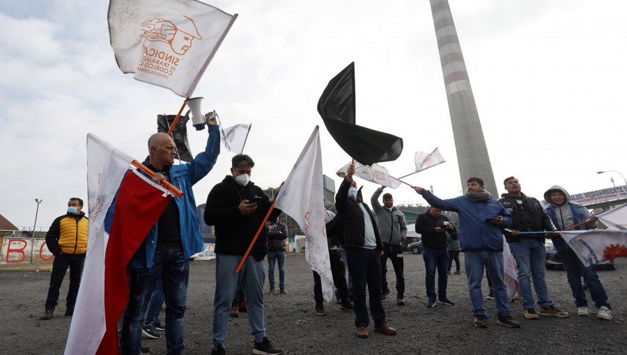 50 mil trabajadores de minas y puertos se plegarían a paro convocado en defensa de los 700 funcionarios de Codelco Ventanas