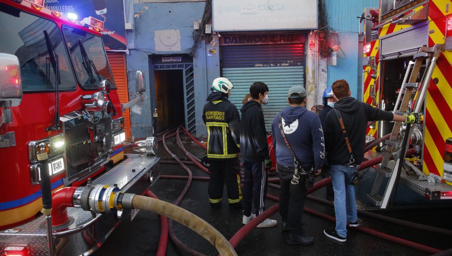 Incendio afectó a tres viviendas en San Bernardo: no se reportaron personas lesionadas