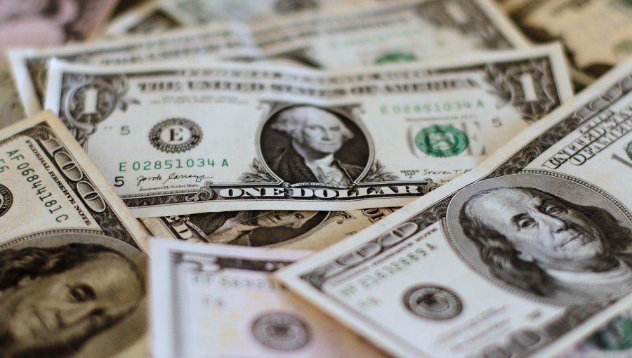 El dólar logró una nueva alza histórica y el cobre quedó cerca de caer de los US$4 la libra