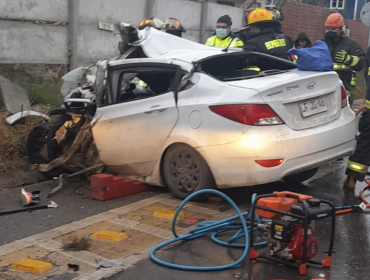 Una persona fallecida deja colisión de alta energía entre vehículo menor y camión en la ruta 5 Norte de La Ligua
