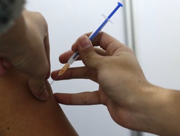 Ministerio de Salud evaluará en "algunas semanas" eventual inoculación de una quinta dosis contra el Covid-19