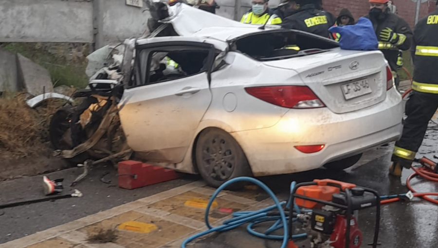 Una persona fallecida deja colisión de alta energía entre vehículo menor y camión en la ruta 5 Norte de La Ligua