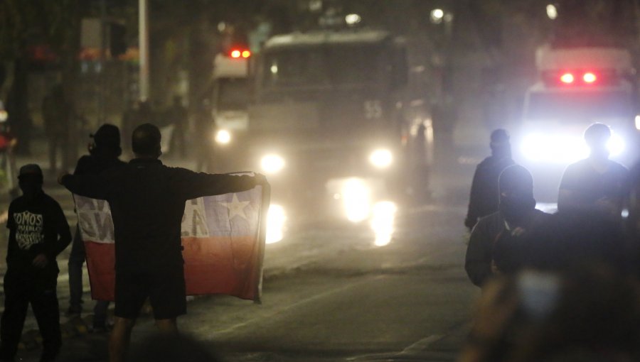 Manifestaciones en la Alameda provocaron cortes de tránsito y cierre de la estación Baquedano del Metro