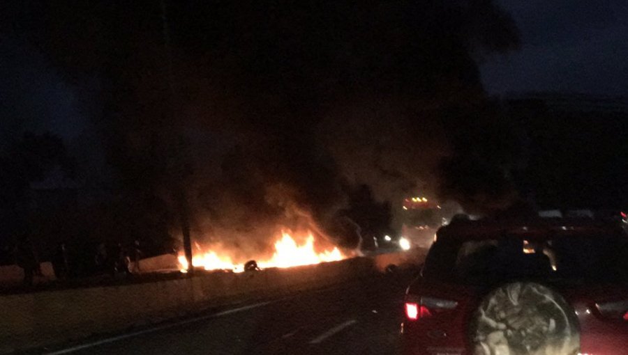 Barricadas incendiarias provocaron corte de ruta en Las Palmas en dirección a Santiago: se generó amplía congestión