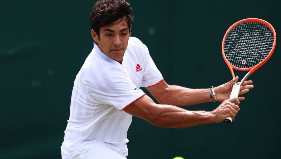 Cristian Garin aprovechó la baja de Matteo Berrettini y debutó con sólido triunfo en Wimbledon