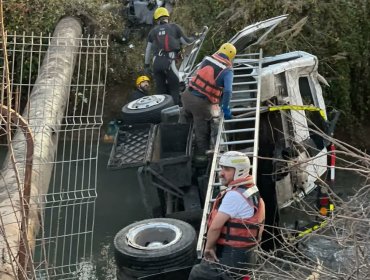 Conductor perdió el control de camión grúa y desbarrancó en el canal San Carlos: copiloto falleció