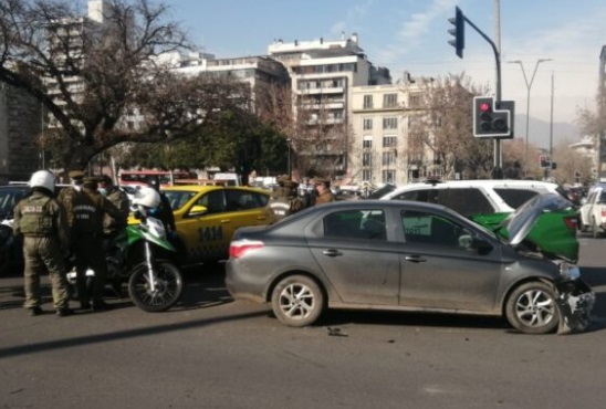 Seis detenidos deja persecución tras violenta encerrona en Providencia: delincuentes atropellaron a ciclista mientras huían