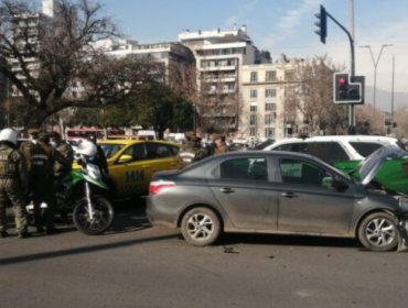 Seis detenidos deja persecución tras violenta encerrona en Providencia: delincuentes atropellaron a ciclista mientras huían