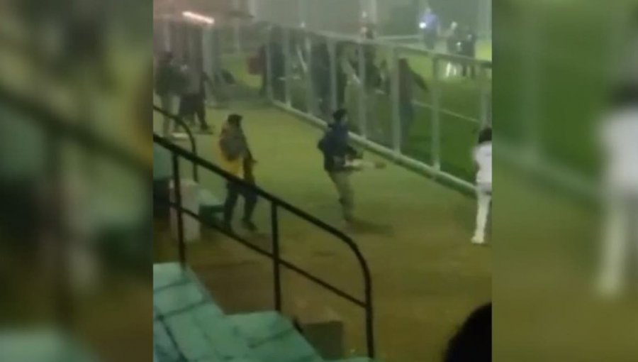 Hombre ingresó con una motosierra al estadio municipal de Santa Juana amenazando con atacar a asistentes de partido de fútbol amateur