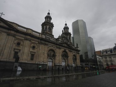 Arzobispado de Santiago desvinculó a todos sus periodistas tras aludir a un proceso de reorganización: afectados acusan "problemas de plata"