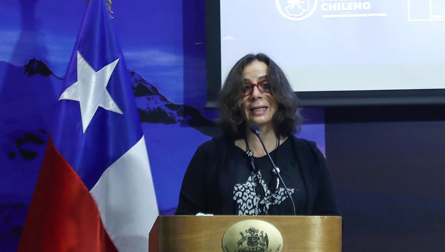 Canciller Urrejola aseguró desde España que "todos los procesos constituyentes generan polarización"