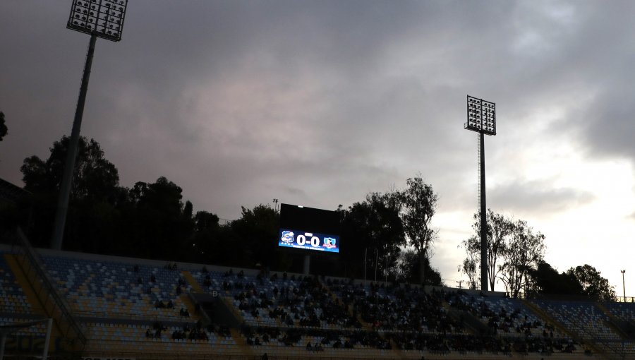Partido entre Everton y Colo-Colo se retrasó por problemas con la iluminación del Sausalito