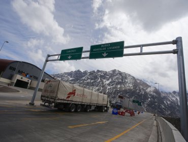 Suspenden el tránsito para todo tipo de vehículos en el paso fronterizo Los Libertadores por fuertes nevadas