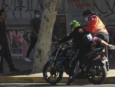 ¿Que roban los motochorros en las calles de Santiago?: 60% de estos son cometidos por asaltantes solitarios