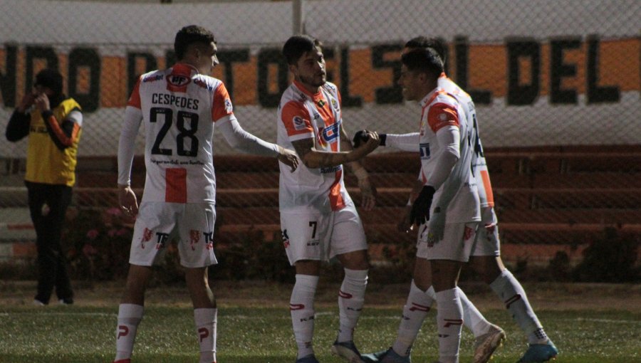 Cobresal derrotó 2-1 a Antofagasta y quedó a tres puntos del liderato del Campeonato Nacional