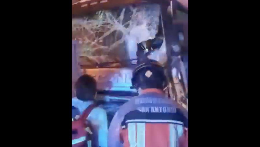 Cinco lesionados deja colisión múltiple que involucró a tres camiones y dos vehículos menores en carretera de San Antonio