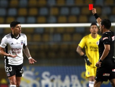 Informe arbitral complica a Esteban Pavez por su expulsión en partido entre Colo-Colo y Everton