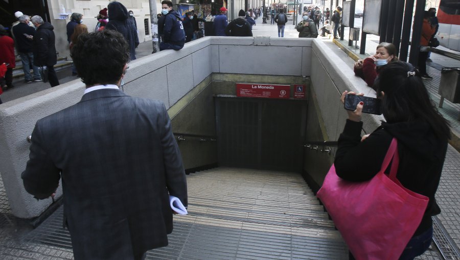 Metro de Santiago supera sus "problemas de energización" y confirma apertura total de estaciones