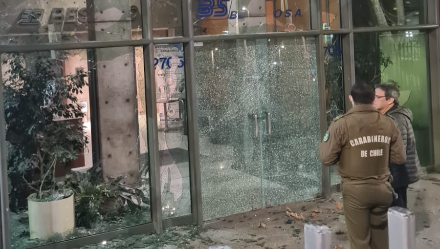 Investigan explosión registrada en edificio que alberga las oficinas de la constructora Besalco en Las Condes