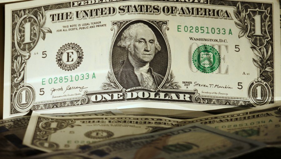 Tras alcanzar una cifra histórica: Dólar cerró la jornada en $968 después de haber tocado los $1.000