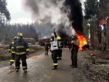 Al menos cinco camiones destruidos dejó nuevo ataque incendiario en Collipulli: Carabineros fueron atacados con disparos