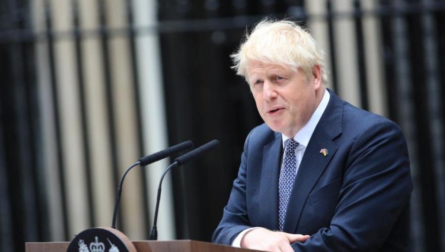 Boris Johnson dimite pero asegura que seguirá como primer ministro hasta que su partido elija a un nuevo líder