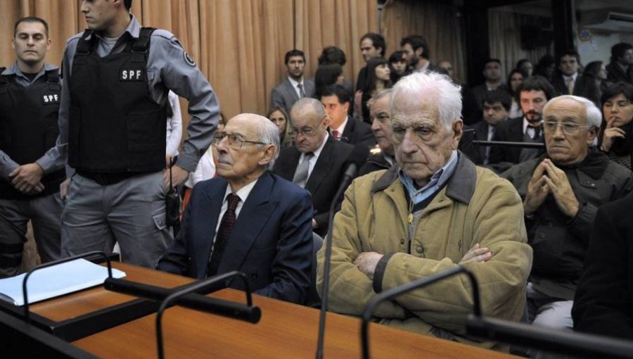 Condenan a 10 exmilitares a cadena perpetua por crímenes cometidos durante la dictadura en Argentina