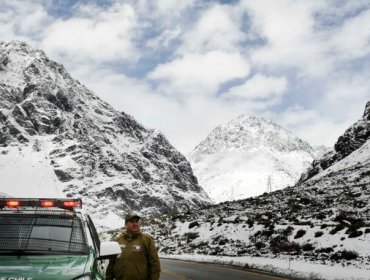 Varios autos, tres buses con pasajeros en su interior y al menos 250 camiones atrapados a menos de 6 grados bajo cero en plena Cordillera de Los Andes