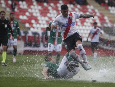 Curicó Unido bajo la lluvia consigue sólido triunfo ante Cobresal que no lograron alcanzar la punta