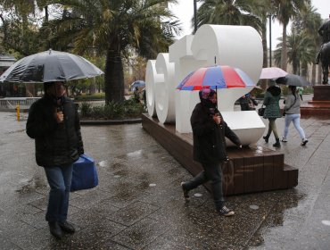 Casi 10 mil personas siguen sin luz en la Región Metropolitana tras paso de sistema frontal