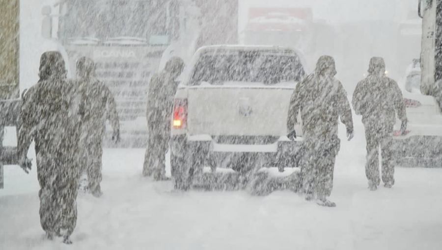 Cerca de 500 personas permanecen en refugios tras quedar atrapadas por la nieve en el paso fronterizo Los Libertadores