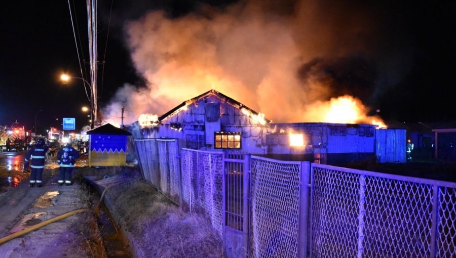 Incendio destruye por completo comisaría de Carabineros en sector Río de los Ciervos de Punta Arenas