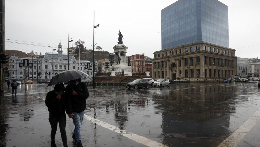 Nuevo sistema frontal ingresará a la zona central: Región de Valparaíso registrará lluvias desde la tarde del miércoles