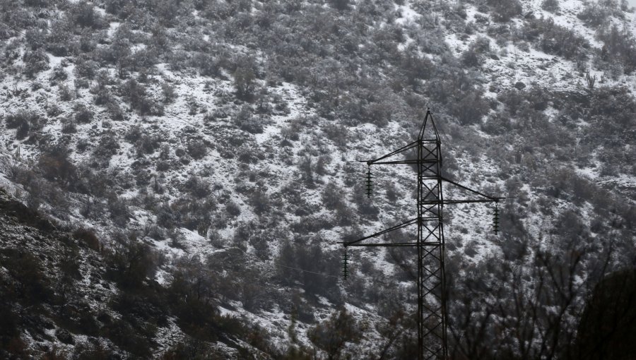 Más de 4 mil personas aún permanecen aisladas debido a las fuertes nevazones en Biobío y La Araucanía