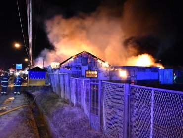 Incendio destruye por completo comisaría de Carabineros en sector Río de los Ciervos de Punta Arenas