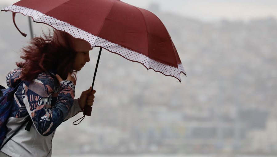 Sistema frontal deja más de 50 milímetros de precipitaciones en Valparaíso y 40 en Viña: 2022 se acerca de a poco a cifras de un "año normal"