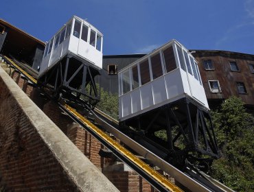 Administración Sharp recibe el traspaso de 10 ascensores estatales para hacerse cargo de su operación y mantención en Valparaíso