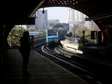 Fogata afuera de estación del Metro de Santiago obligó a cerrar sus puertas en San Joaquín