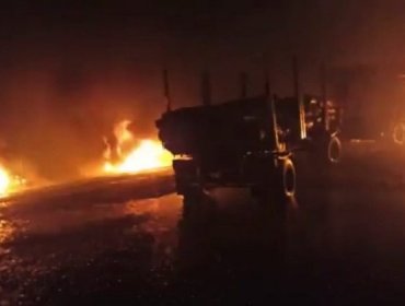 Ocho camiones destruidos deja ataque incendiario de encapuchados armados en predio de La Unión