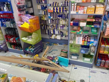 Momentos de terror vivió dueña y trabajadora de farmacia en La Cruz: delincuente armado las encerró para robar dinero y fármacos