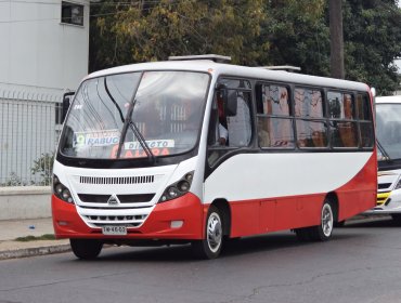 Empresas de microbuses de la provincia de Quillota anuncian alza en la tarifa del pasaje: atribuyen medida al precio del combustible