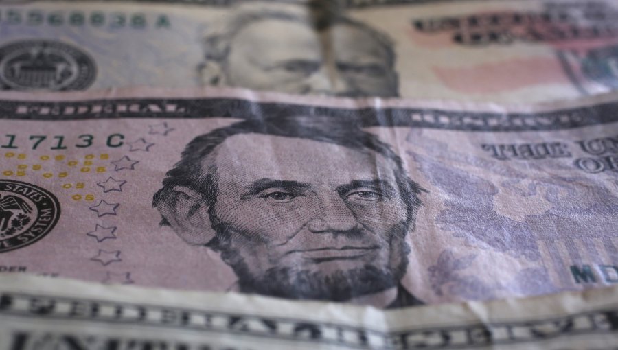 El dólar registró nuevamente un máximo histórico llegando a los $1.048