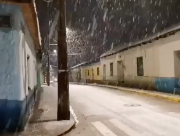 Caída de nieve sorprendió a los habitantes del sector urbano de Combarbalá: Onemi Coquimbo actualizó su Alerta Amarilla