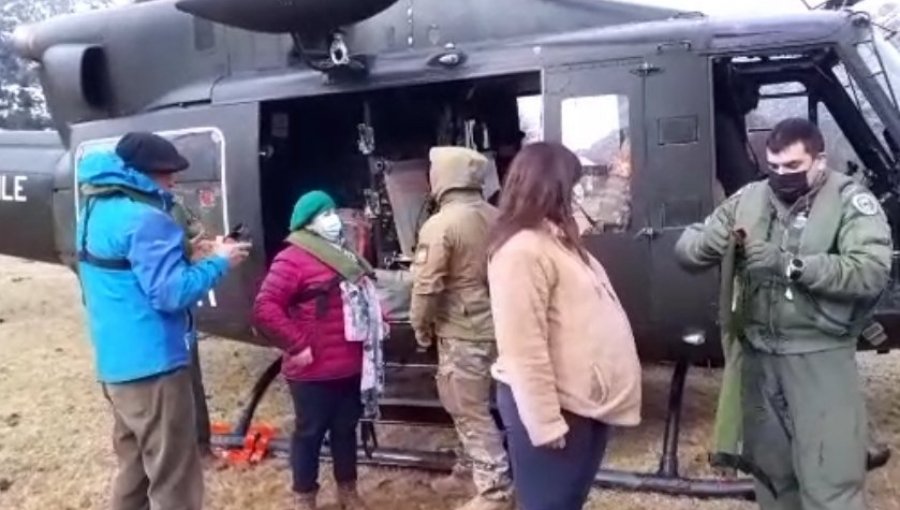 Dos adultos mayores y una embarazada fueron evacuados en Futaleufú: Estaban aislados por las intensas nevazones