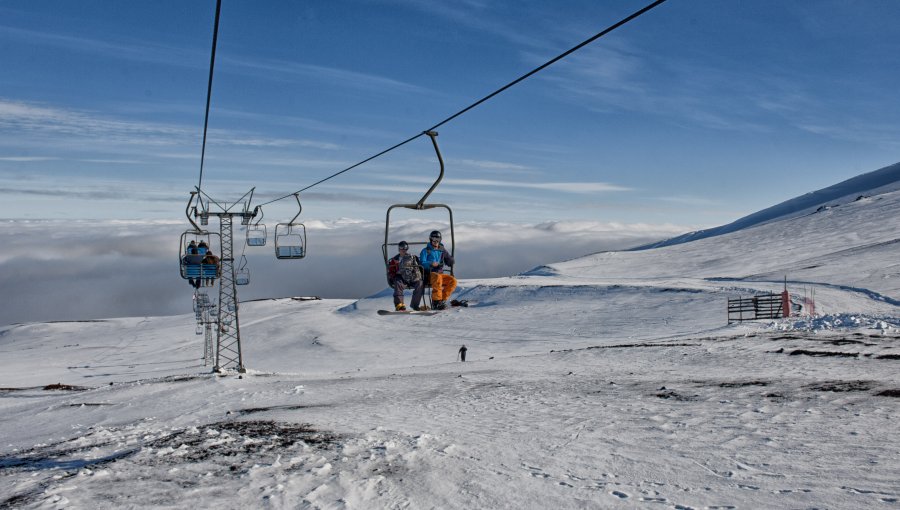 Conaf cierra acceso a volcán Osorno debido a condiciones climáticas