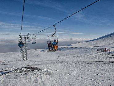 Conaf cierra acceso a volcán Osorno debido a condiciones climáticas