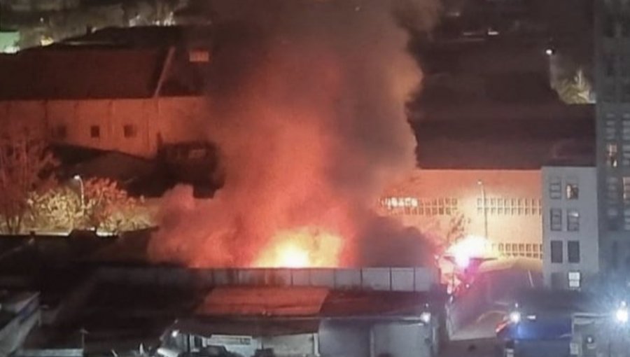 Incendio en cité de Santiago deja una persona fallecida: vecinos creen que se trataría de una persona en situación de calle