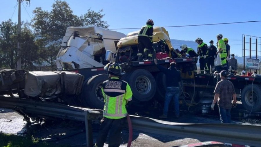 Violenta colisión entre camiones genera alta congestión en la ruta 68 en dirección hacia Valparaíso