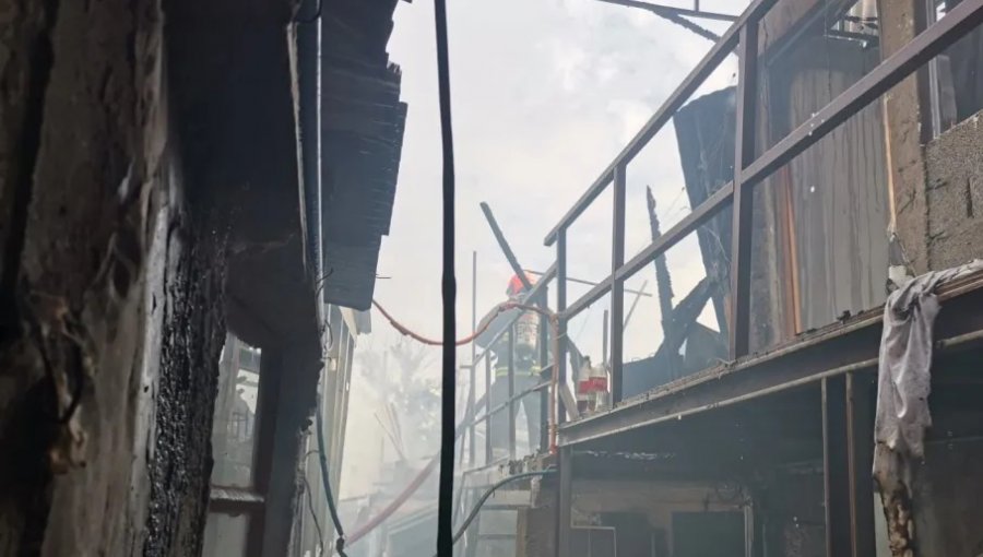 Incendio dejó dos viviendas afectadas y 10 damnificados en el sector centro alto de Antofagasta
