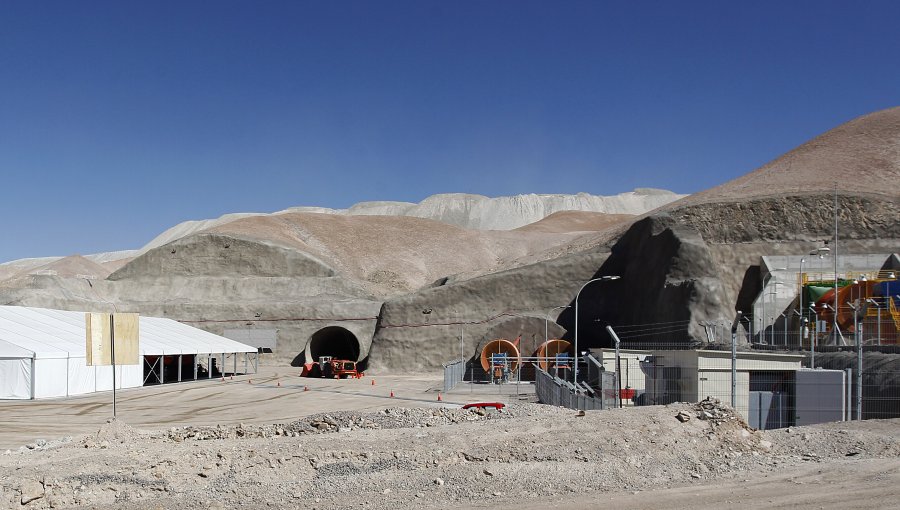 Codelco suspendió sus faenas por muerte de trabajadores en El Salvador y Chuquicamata